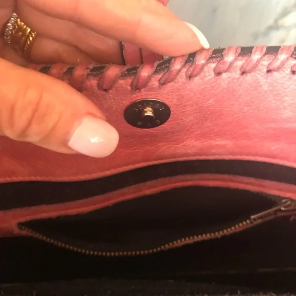 Juan Antonio hand-tooled and designed pink leather bag with everything you need! - Picture 11 of 16